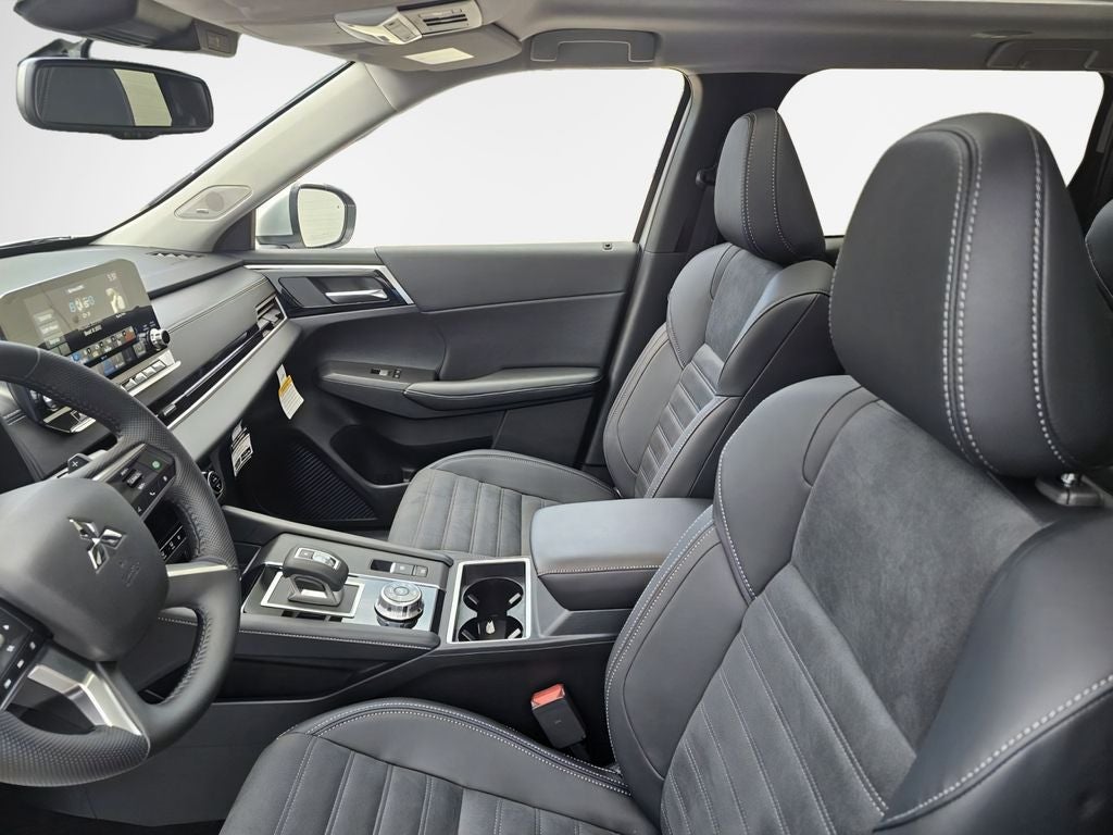 2025 Mitsubishi Outlander PHEV SE