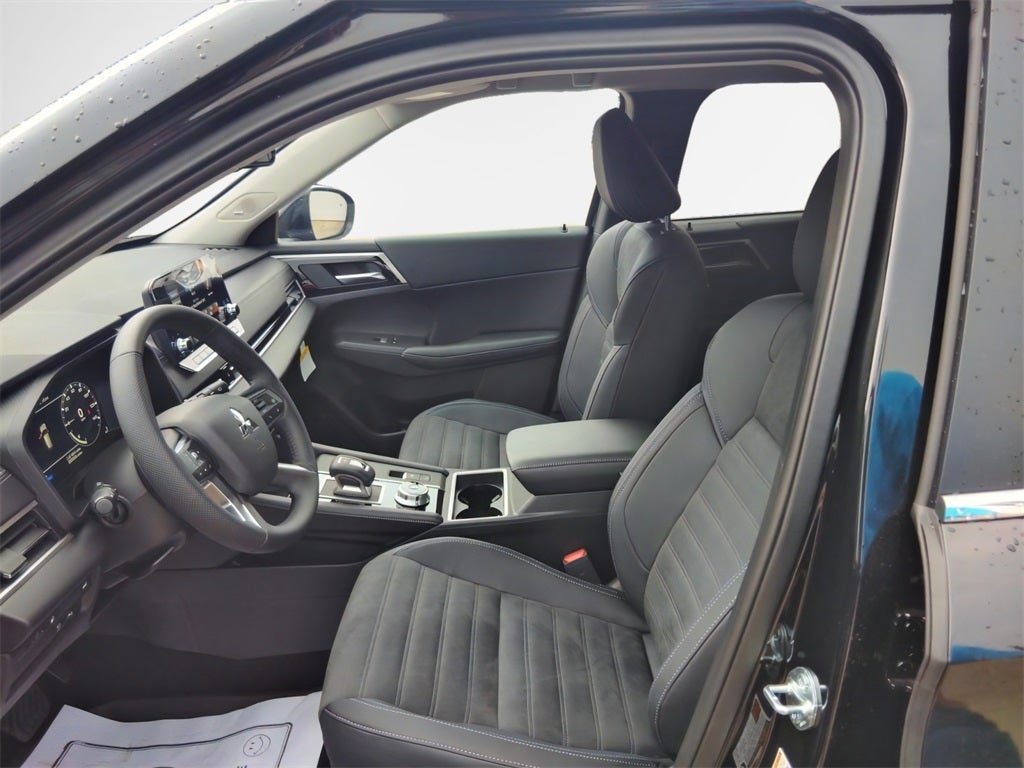 2025 Mitsubishi Outlander PHEV SE