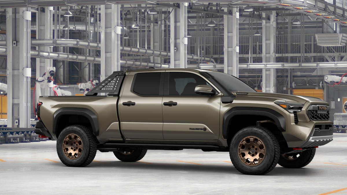 2026 Toyota Tacoma i-FORCE MAX Tacoma Trailhunter