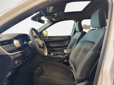 2025 Jeep Grand Cherokee Base