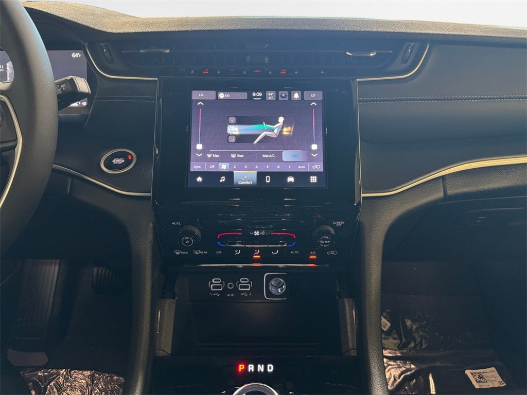 2025 Jeep Grand Cherokee Base