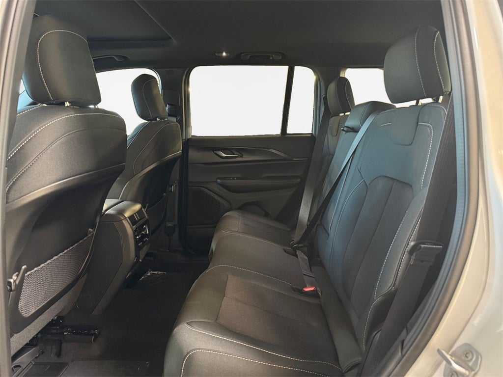 2025 Jeep Grand Cherokee Base