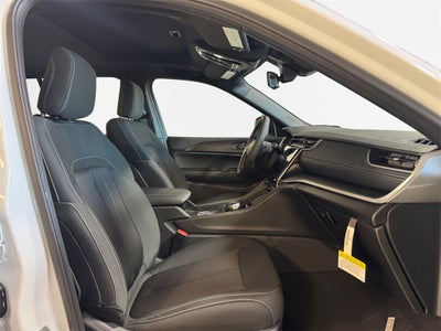 2025 Jeep Grand Cherokee Base