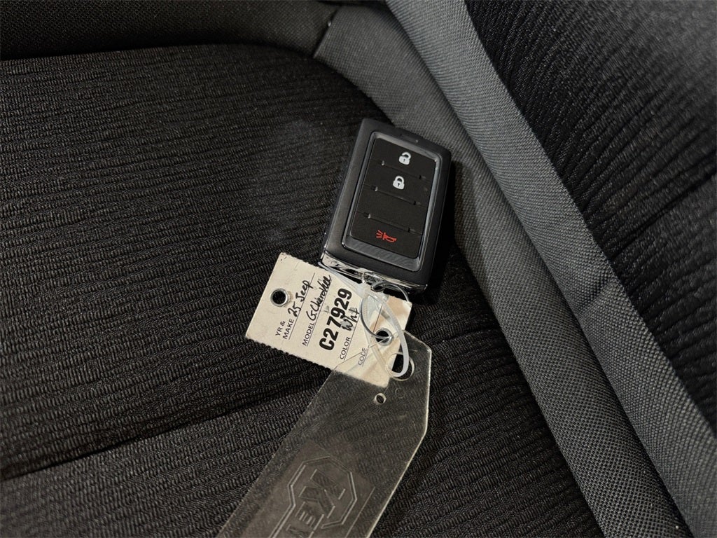 2025 Jeep Grand Cherokee Base