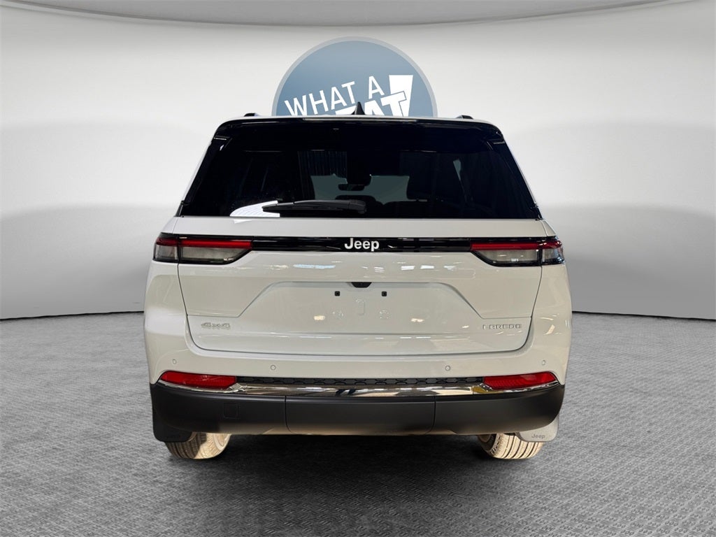 2025 Jeep Grand Cherokee Base