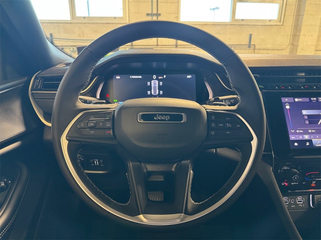 2025 Jeep Grand Cherokee Base