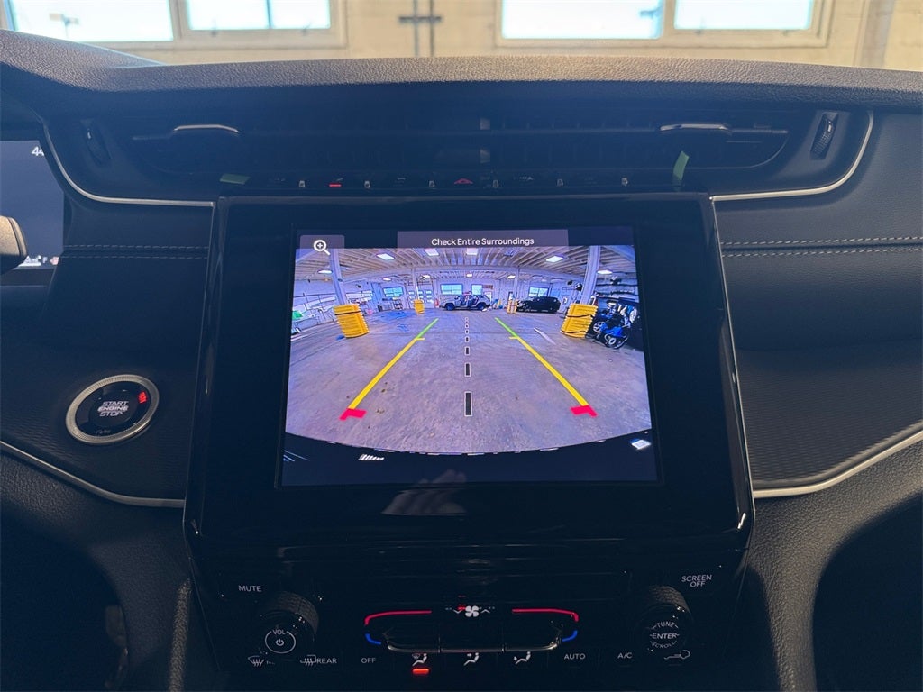 2025 Jeep Grand Cherokee Base