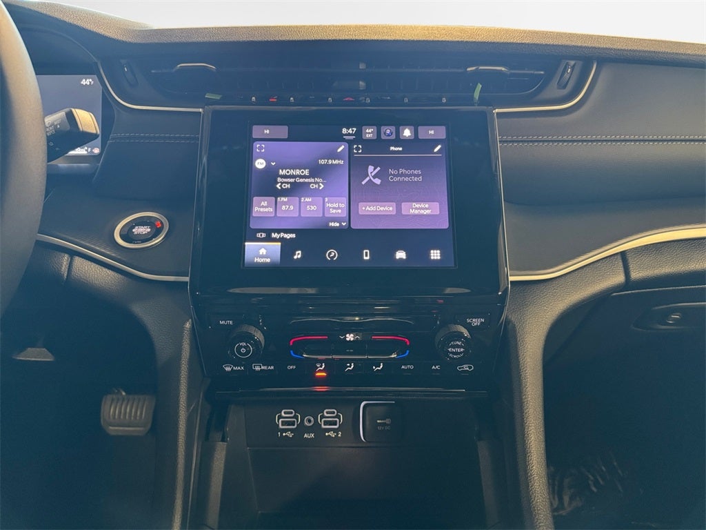 2025 Jeep Grand Cherokee Base