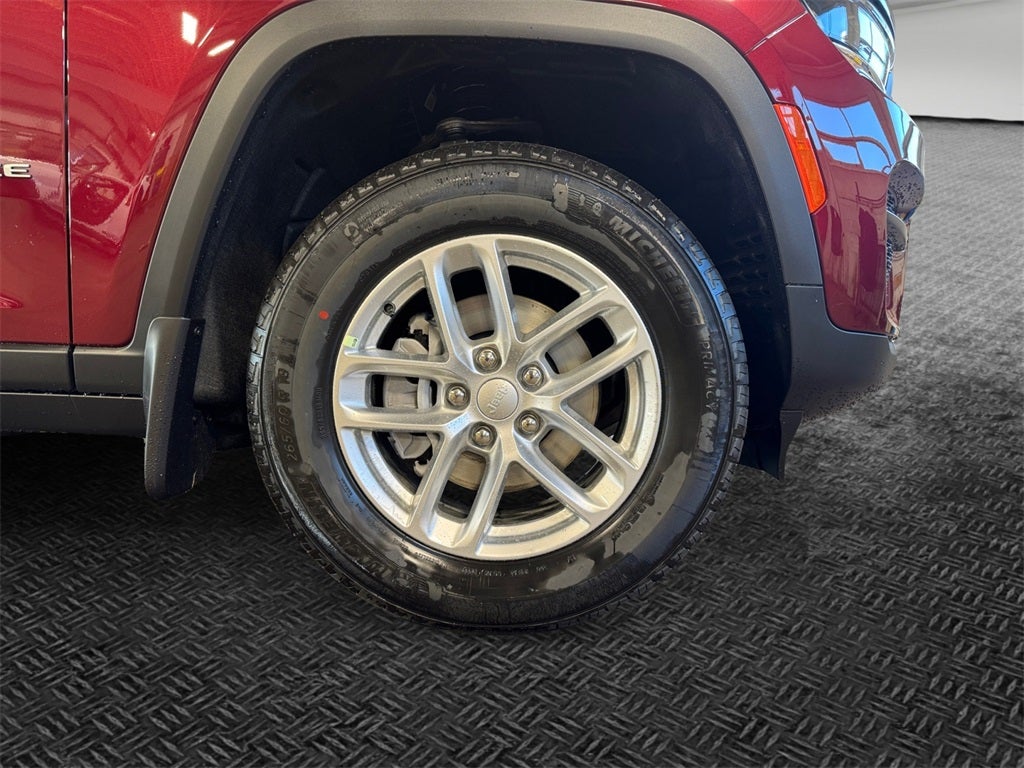 2025 Jeep Grand Cherokee Base