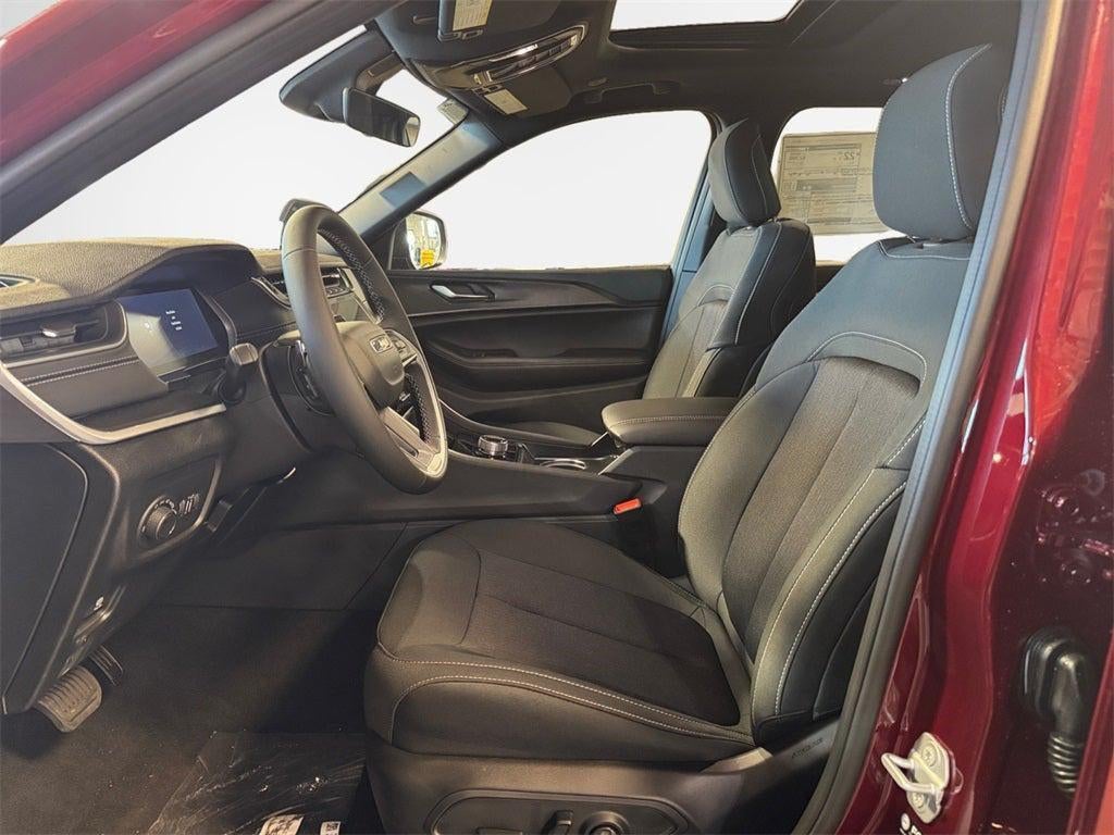 2025 Jeep Grand Cherokee Base