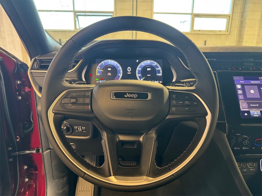 2025 Jeep Grand Cherokee Base