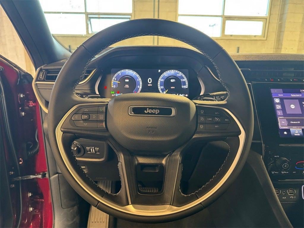 2025 Jeep Grand Cherokee Base