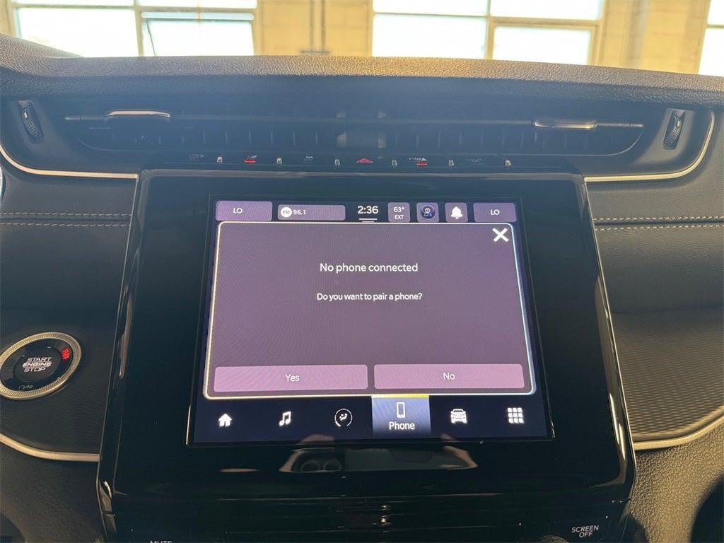 2025 Jeep Grand Cherokee Base