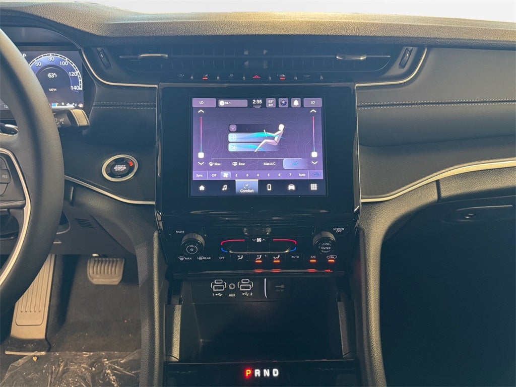 2025 Jeep Grand Cherokee Base