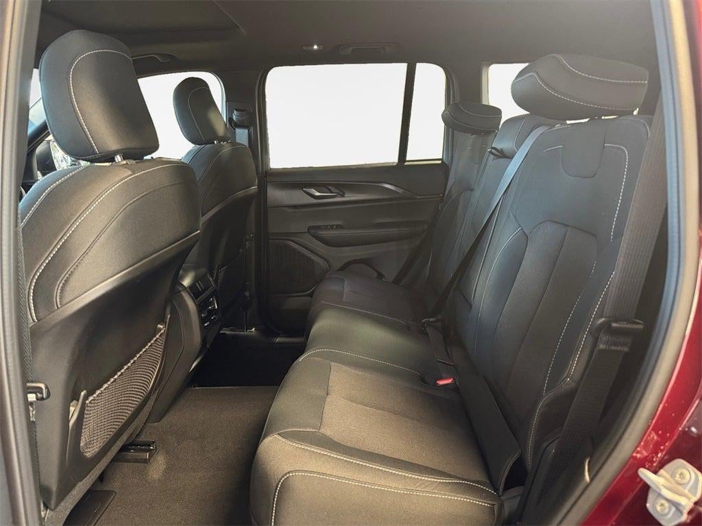 2025 Jeep Grand Cherokee Base