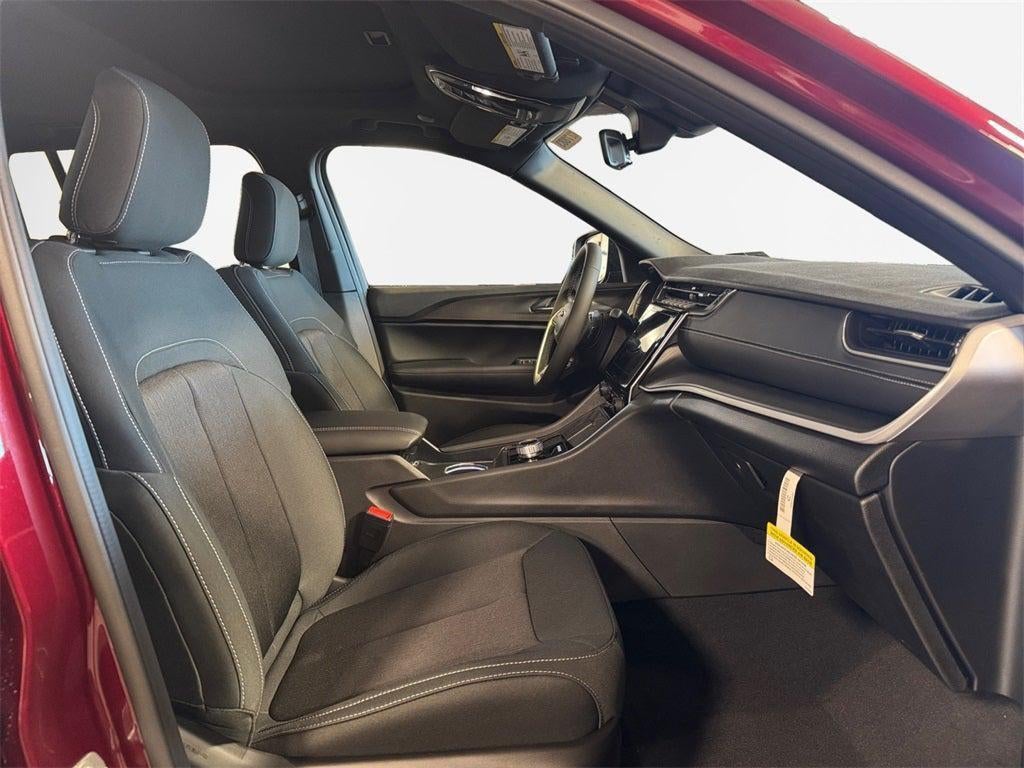 2025 Jeep Grand Cherokee Base