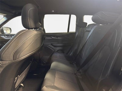 2025 Jeep Grand Cherokee Base