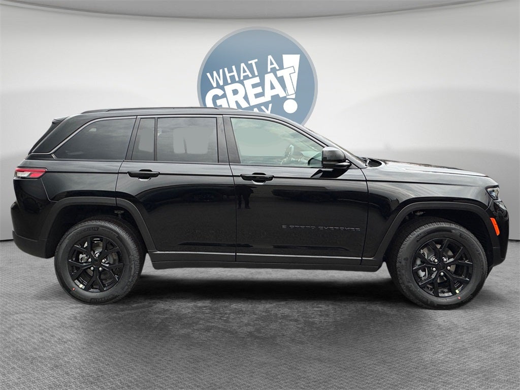 2026 Jeep Grand Cherokee Laredo