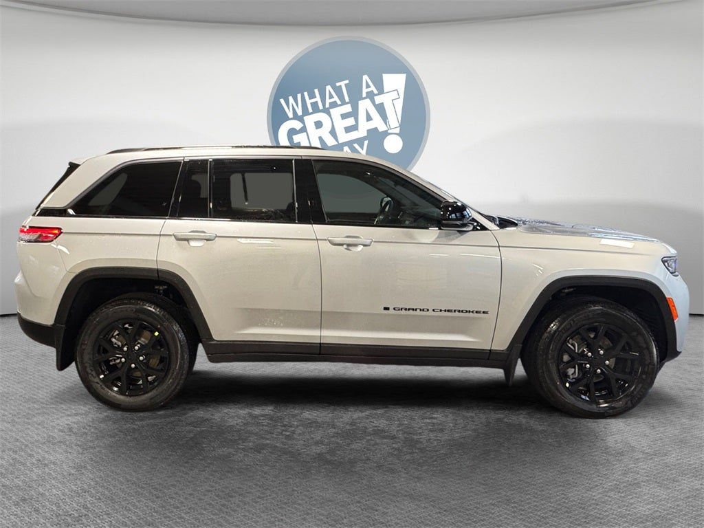 2026 Jeep Grand Cherokee Laredo