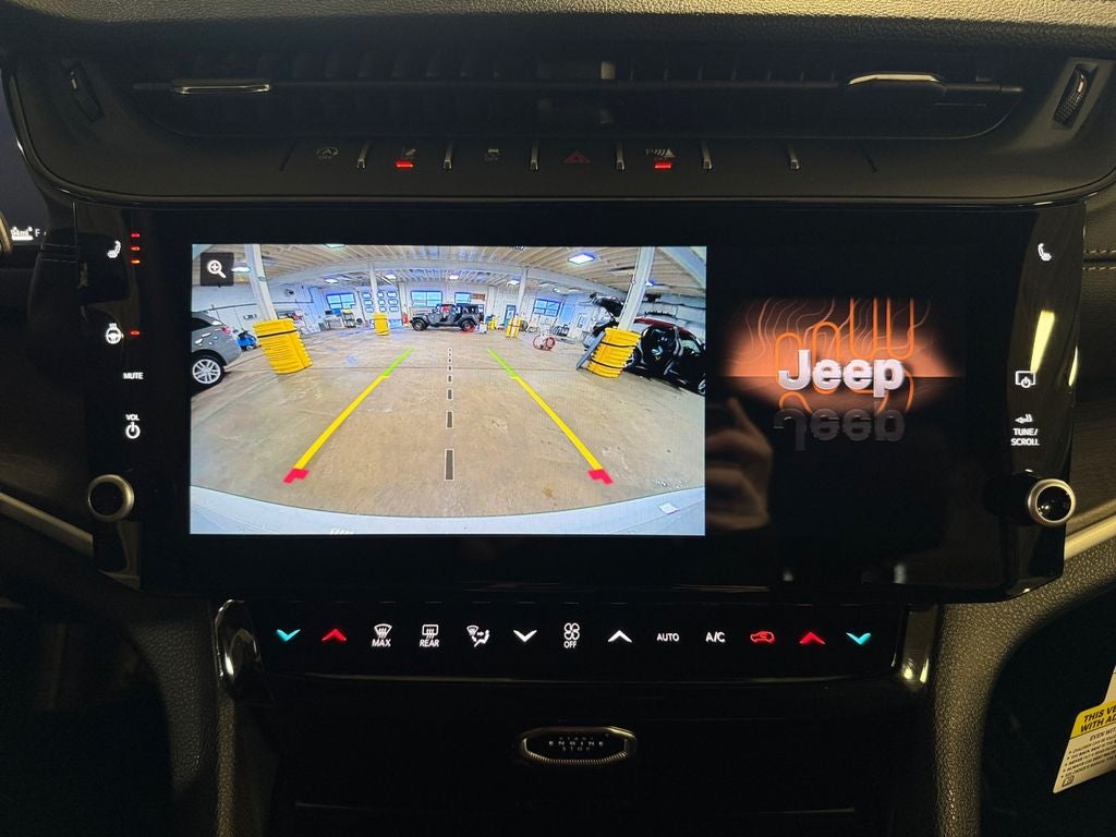 2026 Jeep Grand Cherokee Laredo