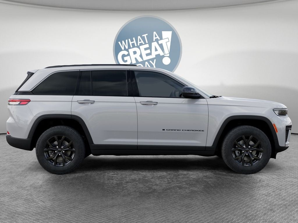 2026 Jeep Grand Cherokee Laredo Altitude