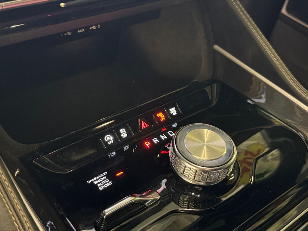 2024 Jeep Wagoneer Base
