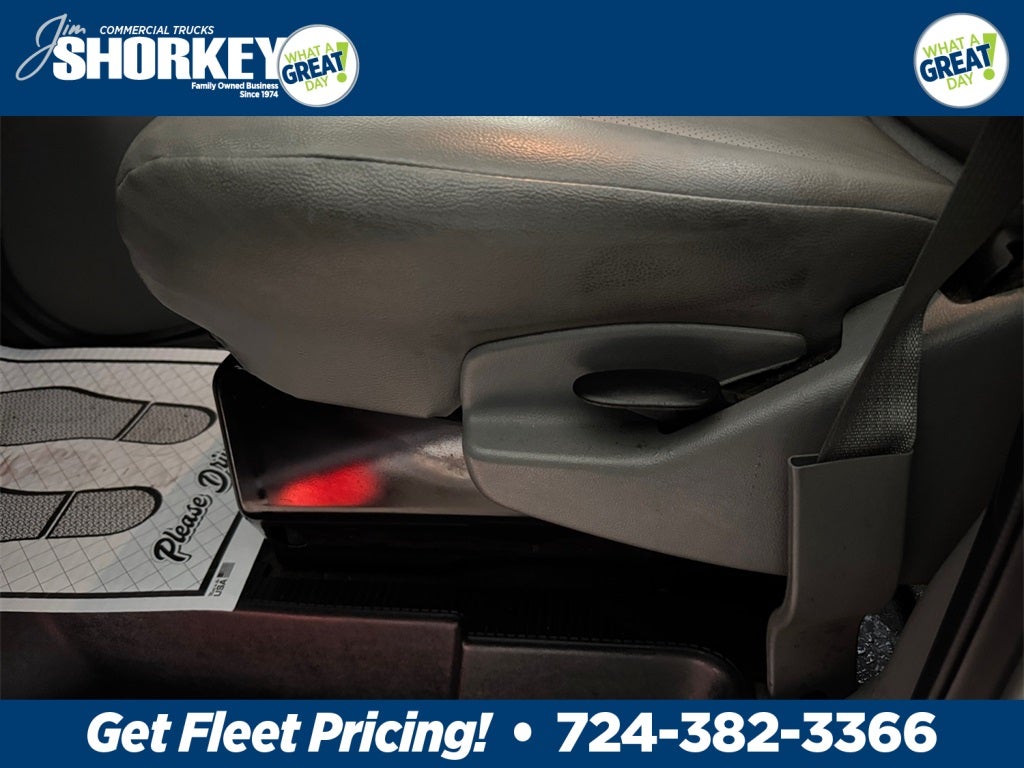 2024 Ford E-350SD Base Cutaway SRW / 7.3L V8 / 11' Enclosed Service Body