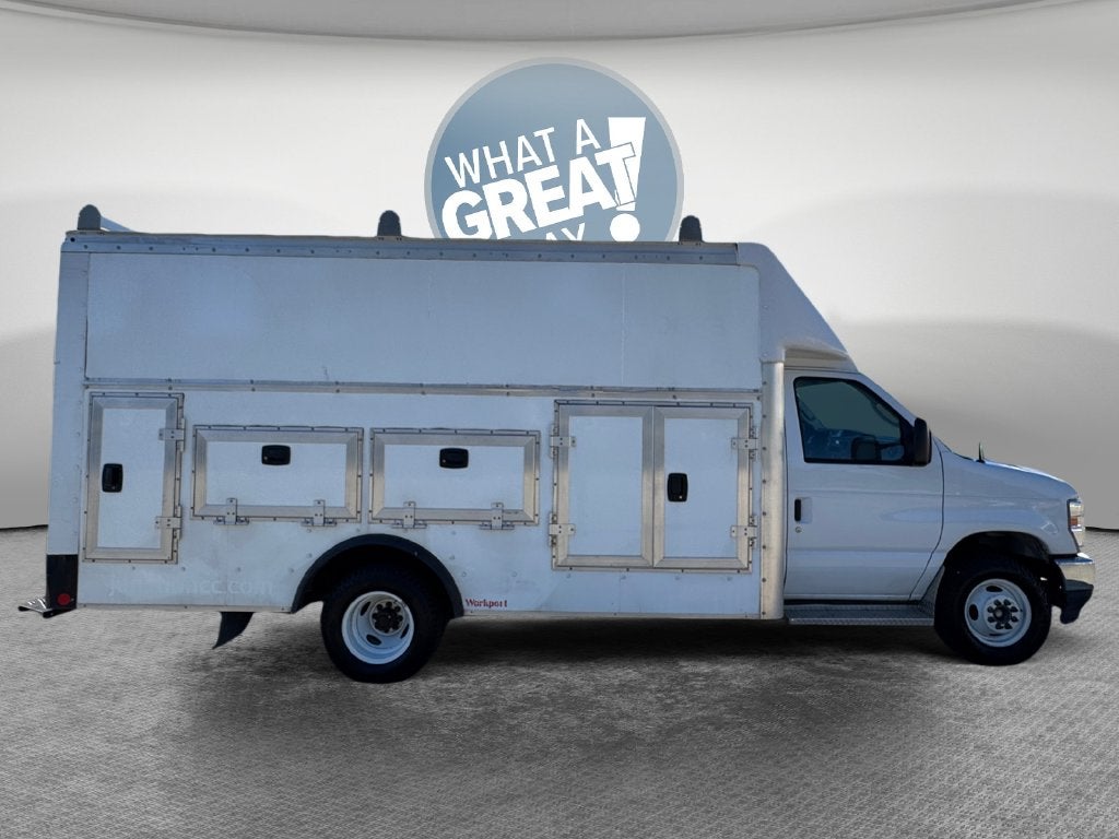 2024 Ford E-450SD Base