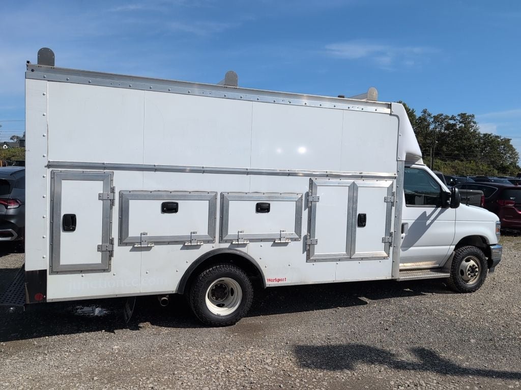 2024 Ford E-450SD Base
