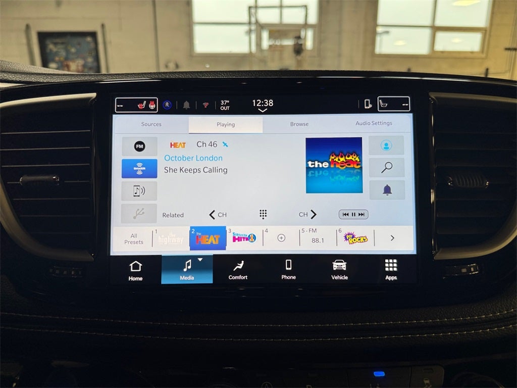 2026 Chrysler Pacifica Select