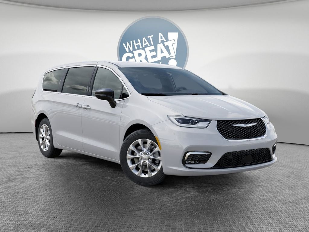 2026 Chrysler Pacifica Select AWD's photo