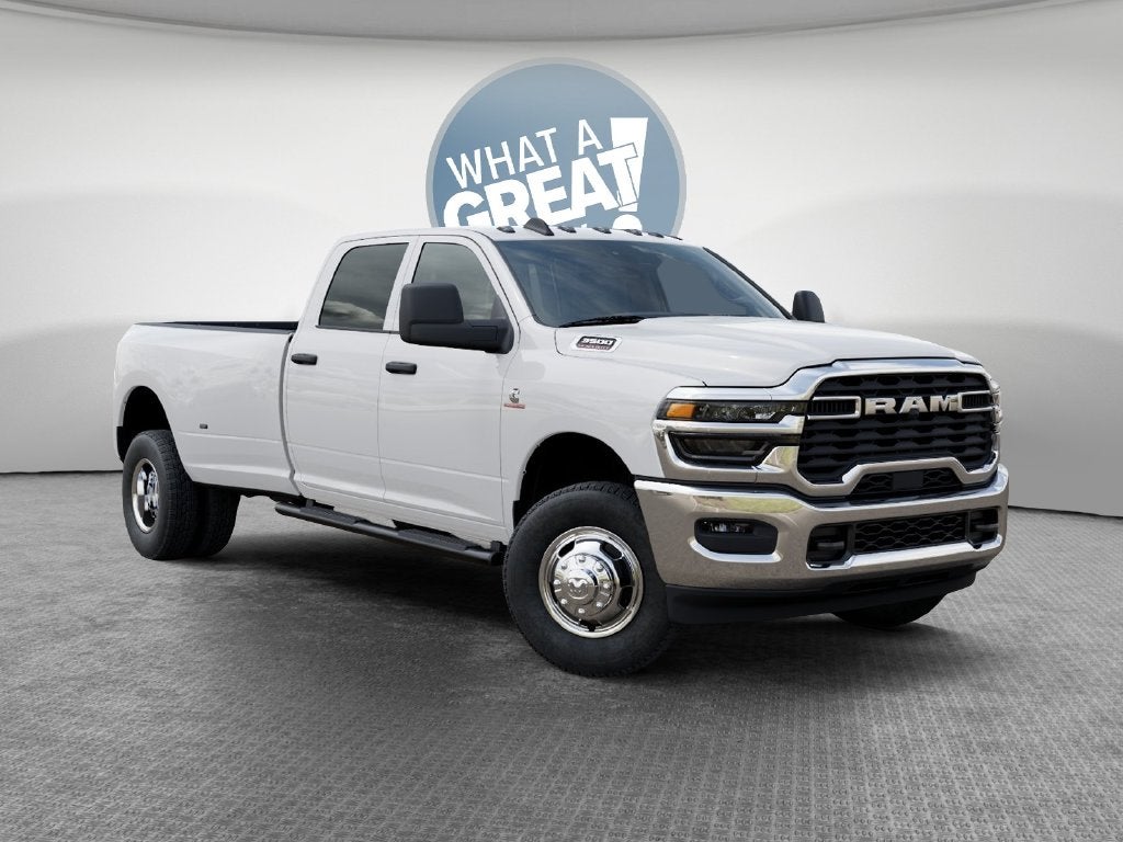 2027 RAM 3500 Tradesman DRW 4x4 / 6.7L Diesel / 8' Bed