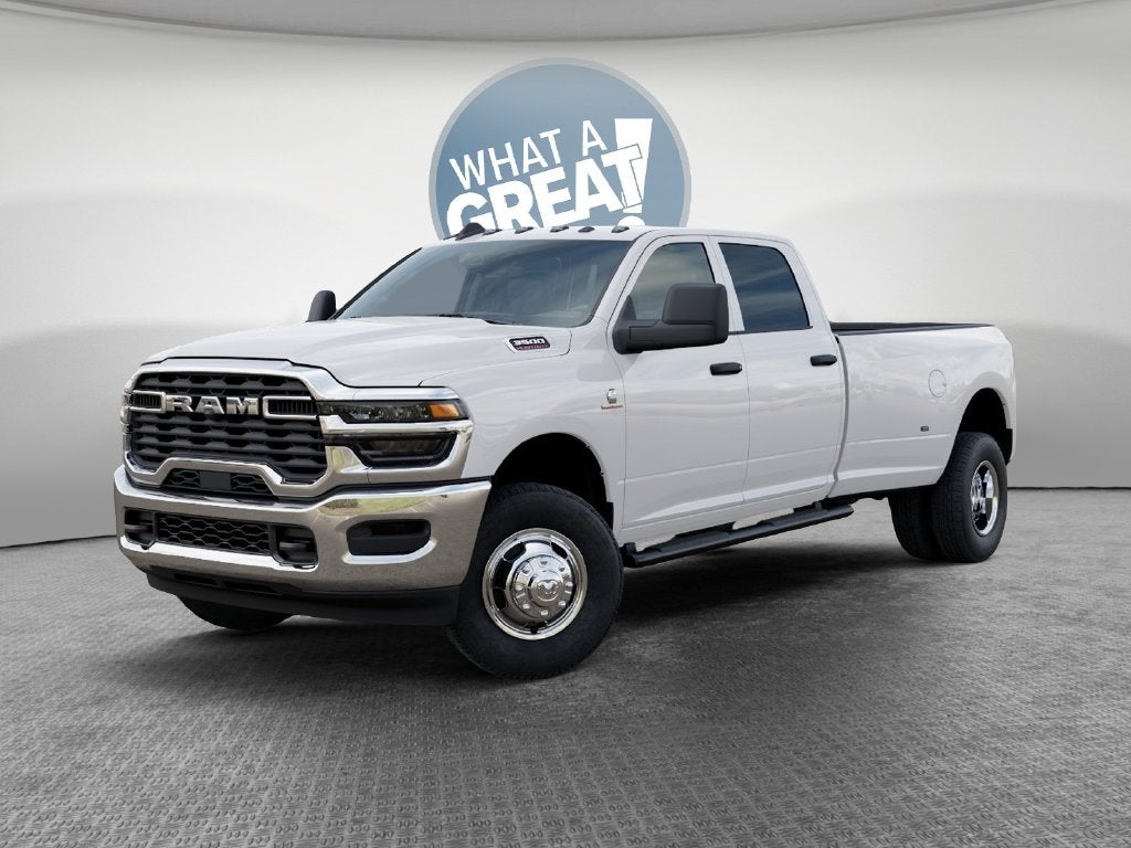 2027 RAM 3500 Tradesman DRW 4x4 / 6.7L Diesel / 8' Bed