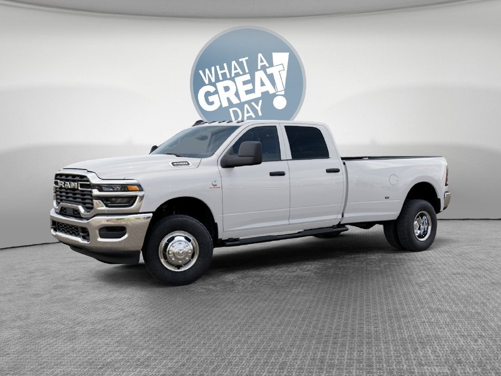 2027 RAM 3500 Tradesman DRW 4x4 / 6.7L Diesel / 8' Bed