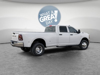 2027 RAM 3500 Tradesman DRW 4x4 / 6.7L Diesel / 8' Bed