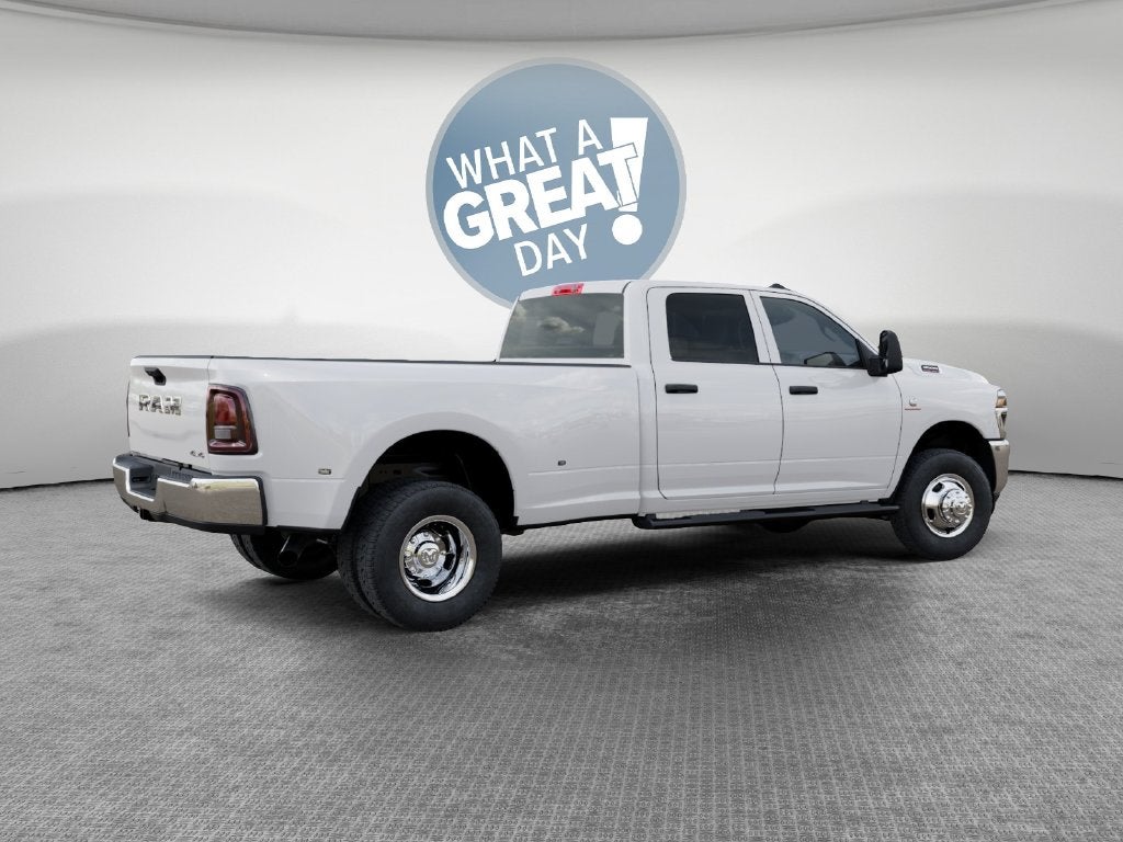 2027 RAM 3500 Tradesman DRW 4x4 / 6.7L Diesel / 8' Bed