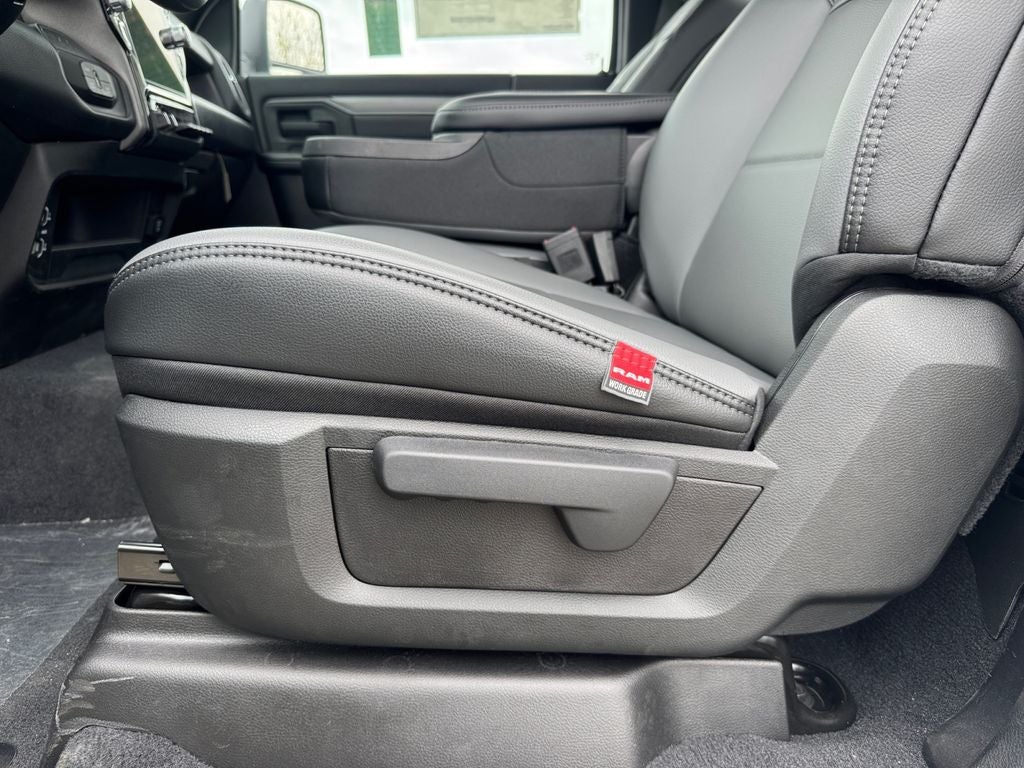 2026 RAM 2500 Tradesman 4x4 / 6.4L Hemi / 8' Bed