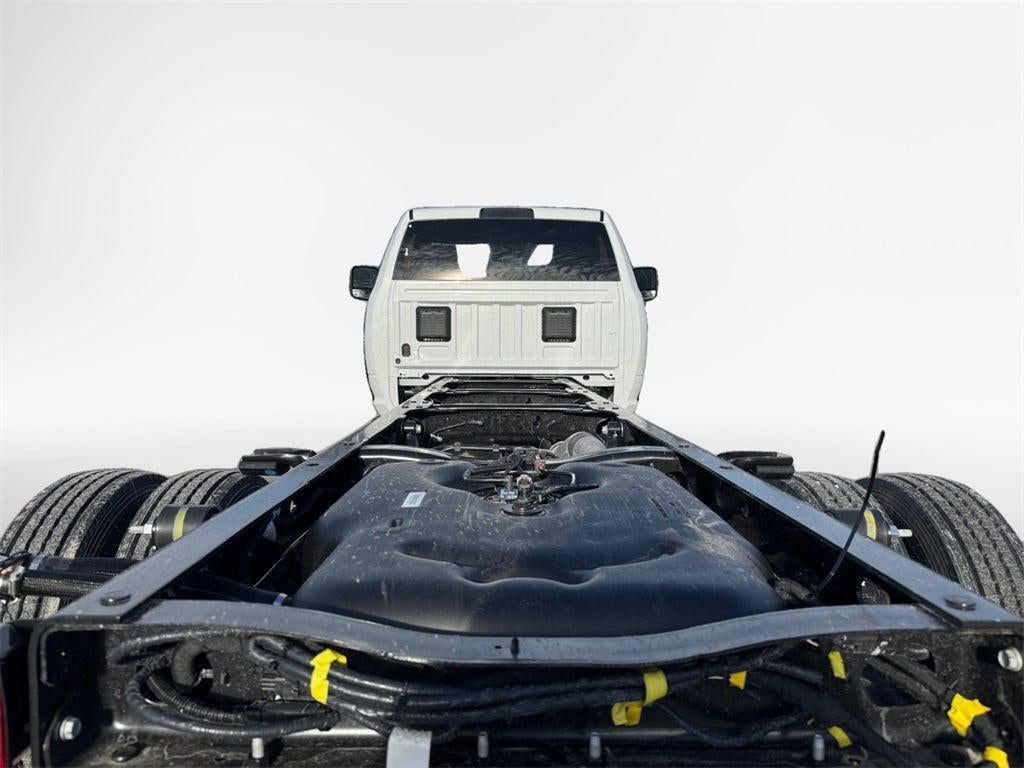 2026 RAM 5500HD Tradesman DRW 4x2 / 6.4L Hemi V8 / 120" CA Chassis