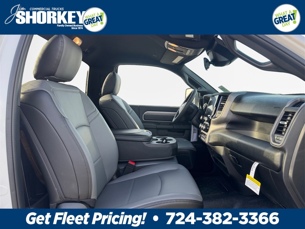 2026 RAM 5500HD Tradesman DRW 4x2 / 6.4L Hemi V8 / 120" CA Chassis