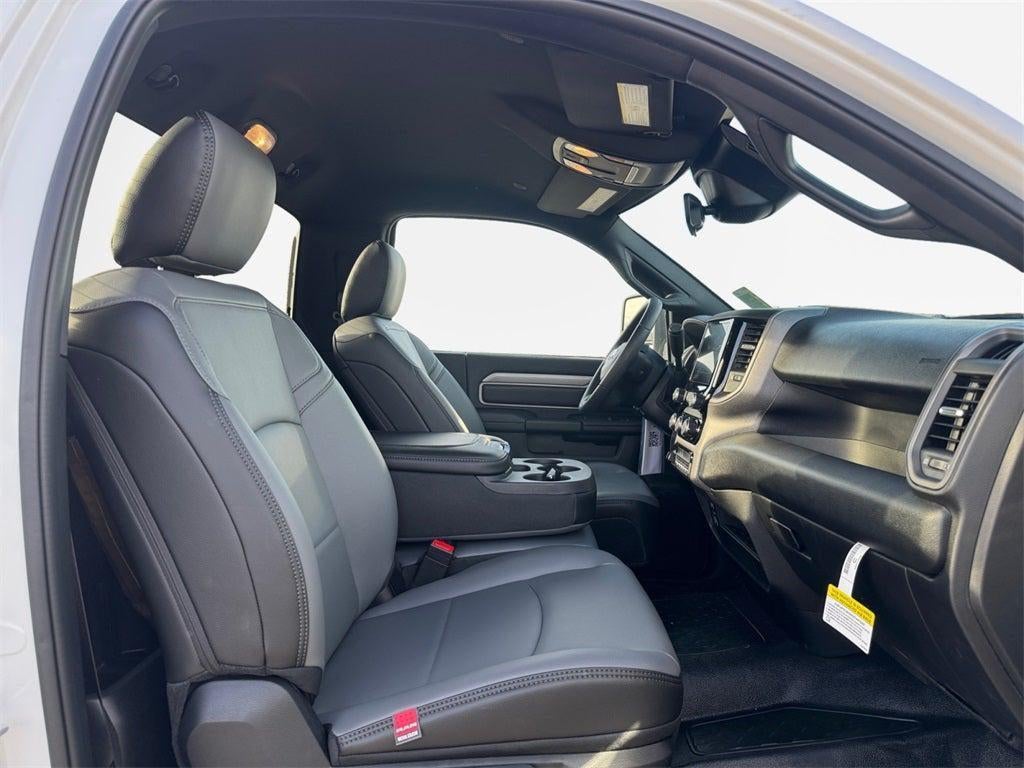 2026 RAM 5500HD Tradesman DRW 4x2 / 6.4L Hemi V8 / 120" CA Chassis