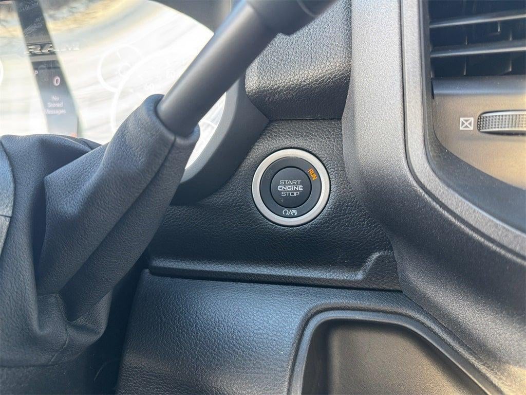 2026 RAM 5500HD Tradesman DRW 4x2 / 6.4L Hemi V8 / 120" CA Chassis