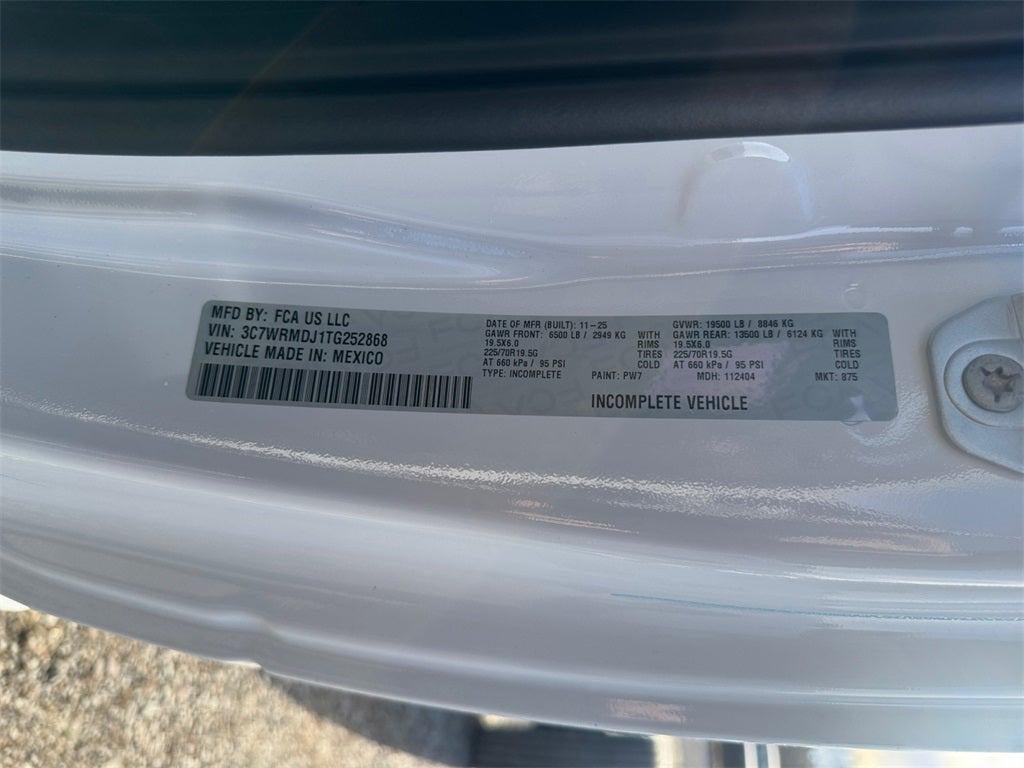 2026 RAM 5500HD Tradesman DRW 4x2 / 6.4L Hemi V8 / 120" CA Chassis