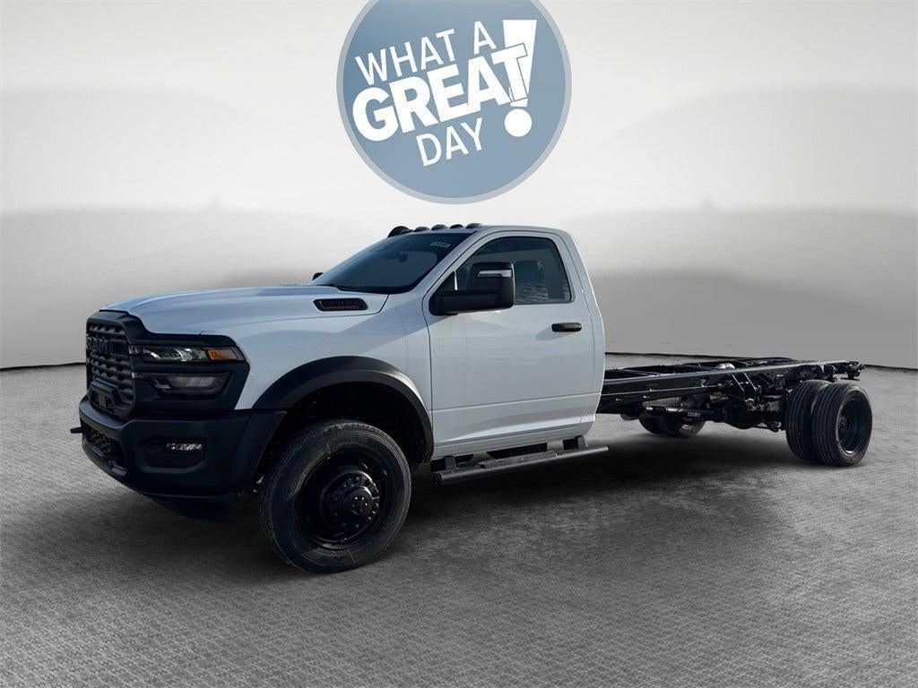 2026 RAM 5500HD Tradesman DRW 4x2 / 6.4L Hemi V8 / 120" CA Chassis