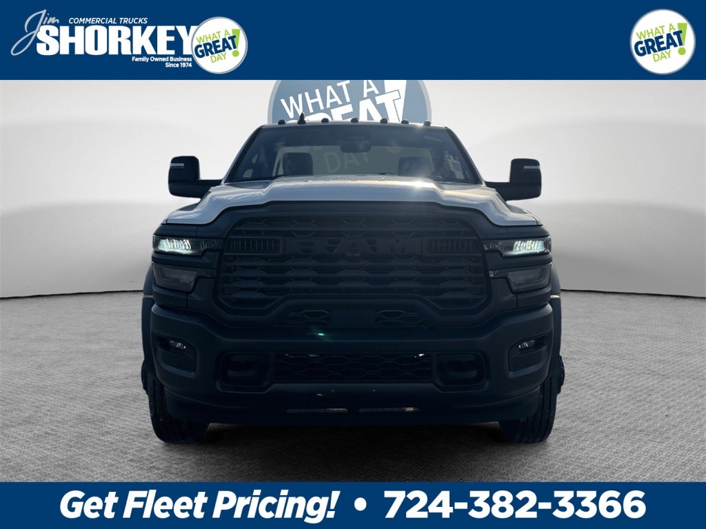 2026 RAM 5500HD Tradesman DRW 4x2 / 6.4L Hemi V8 / 120" CA Chassis