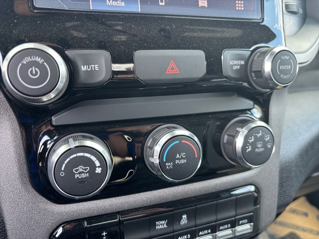 2026 RAM 5500HD Tradesman DRW 4X2 / 6.4L Hemi / 20' Steel Rollback