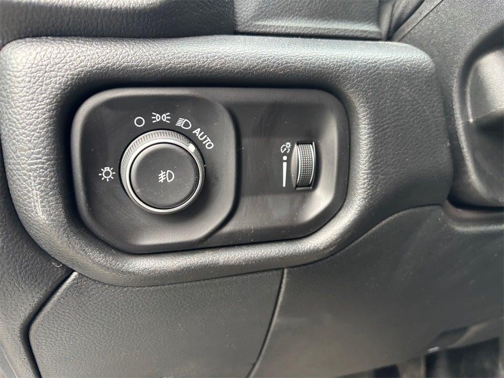 2026 RAM 5500 Tradesman DRW 4x4 / 6.7L Diesel / 9'6" Steel Dump