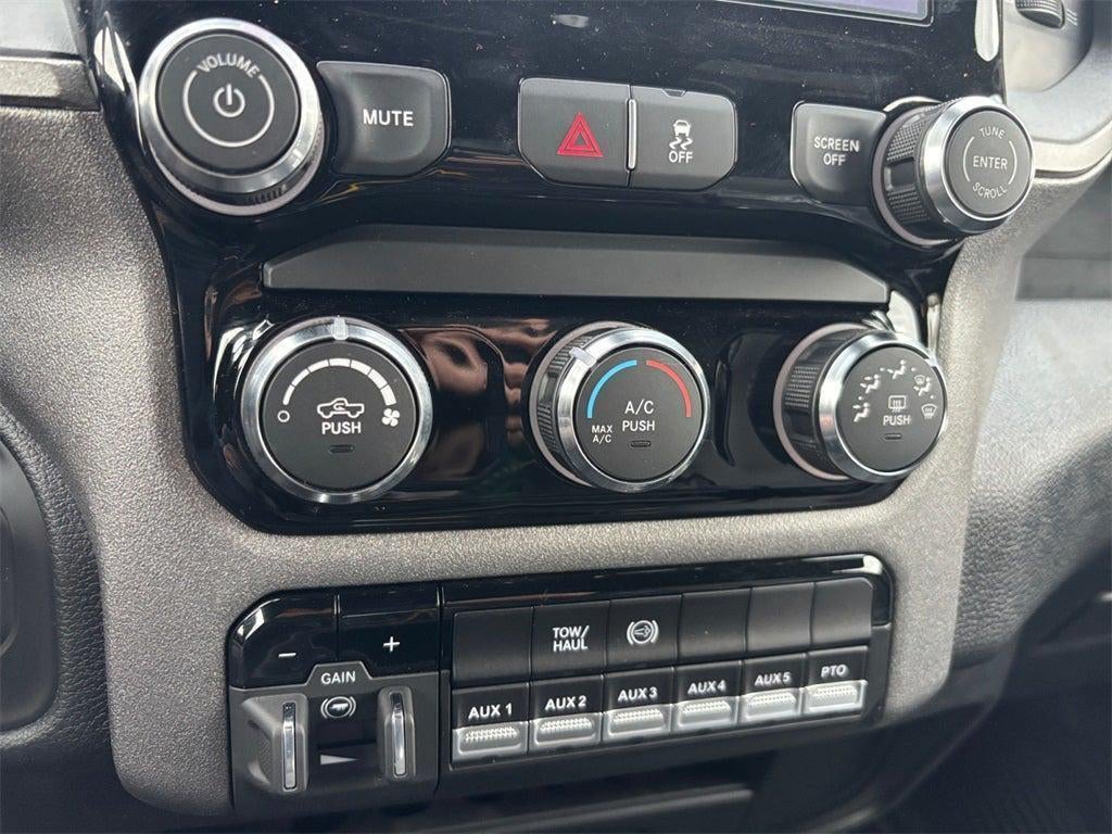 2026 RAM 5500 Tradesman DRW 4x4 / 6.7L Diesel / 9'6" Steel Dump