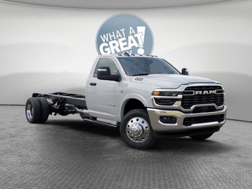 2026 RAM 5500 Big Horn DRW 4x4 / 6.7L Diesel / 120" CA Chassis (Midship)
