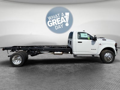2026 RAM 5500 Big Horn DRW 4x4 / 6.7L Diesel / 120" CA Chassis (Midship)