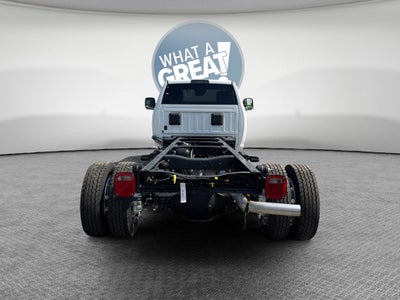 2026 RAM 5500 Big Horn DRW 4x4 / 6.7L Diesel / 120" CA Chassis (Midship)